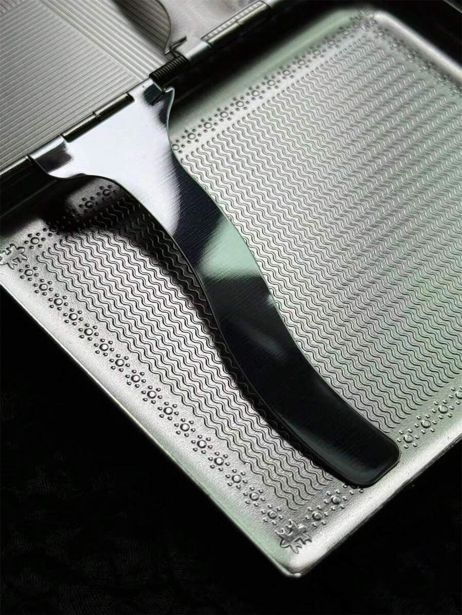 Thorn Vanity Cigarette Case